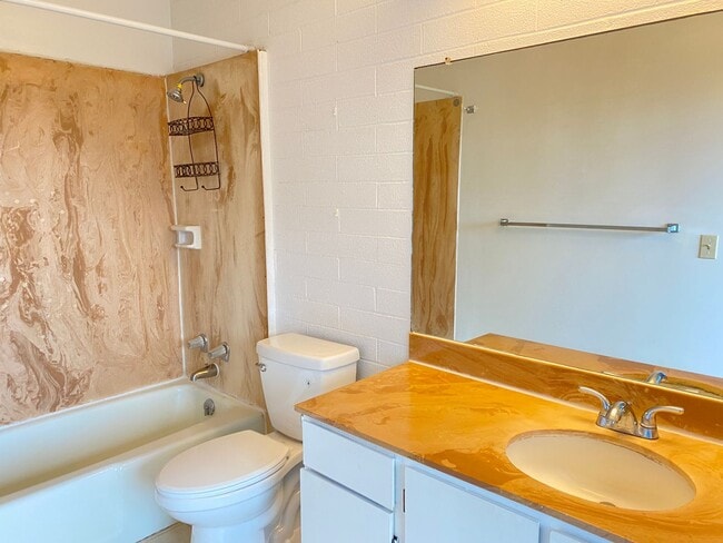 Building Photo - 3BR/2.5BA Condo in Wainaku - Hale Huki
