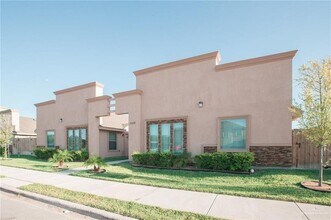 Building Photo - 11 Taxco Ct