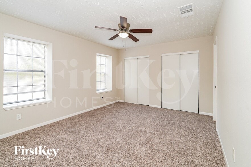Building Photo - 16826 Rockstone