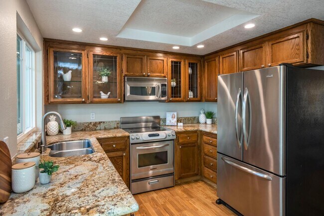 Building Photo - 844 Maria Ln