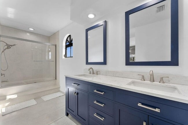 Building Photo - 150 Lucina Dr