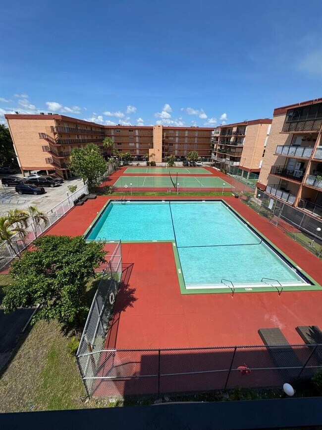 Building Photo - 1910 W 56th St