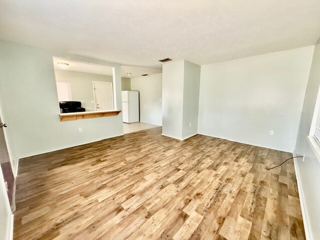 Building Photo - 240 E Howry Ave