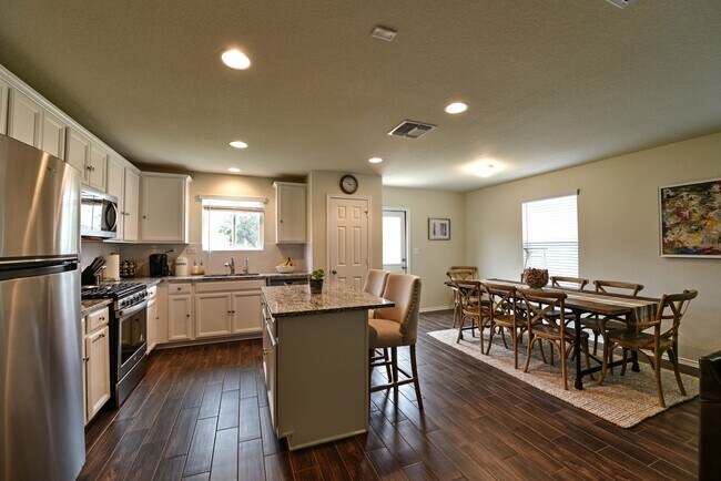 Building Photo - 7807 Cottonwood Ridge