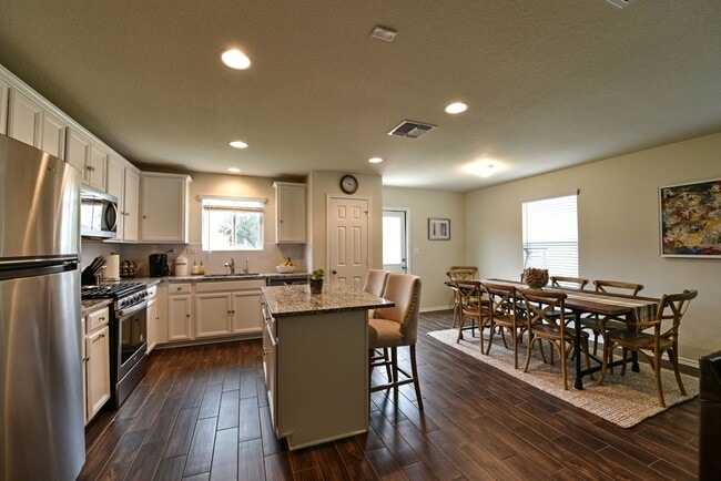Building Photo - Great home  |  Boerne / Fair Oaks area  |  4 beds  |  2.5 baths  |  2440 sqft  |  Boerne ISD