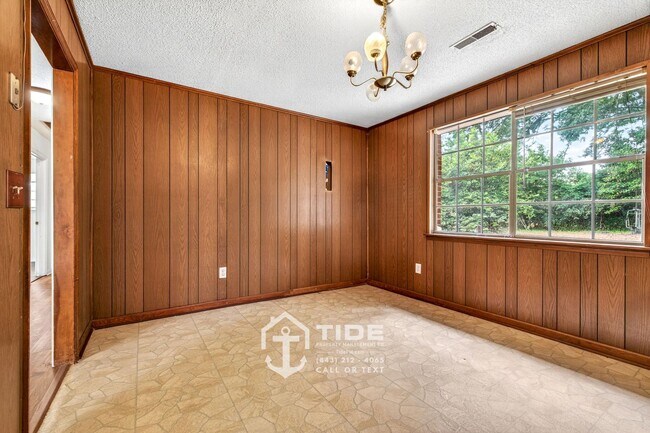 Building Photo - 123 E Edgefield Dr