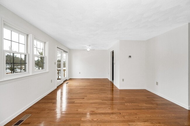 Building Photo - 280 Apache Way