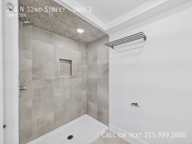 Building Photo - 256 N 32nd St