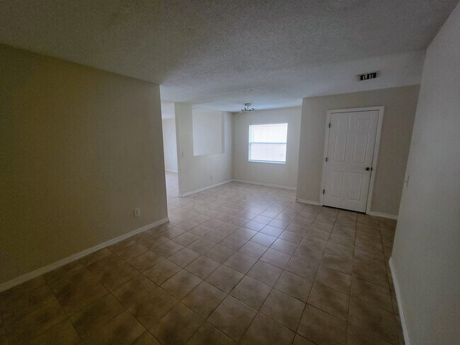 Building Photo - Silverfalls