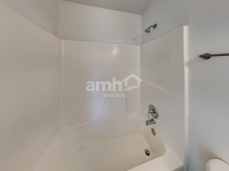 Building Photo - 125 Simsbury Ct