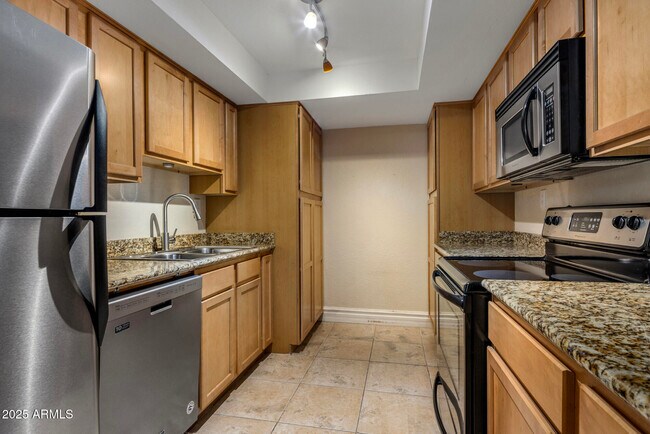Building Photo - 3825 E Camelback Rd