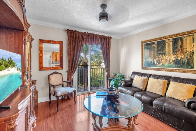 Building Photo - 630 S Sapodilla Ave