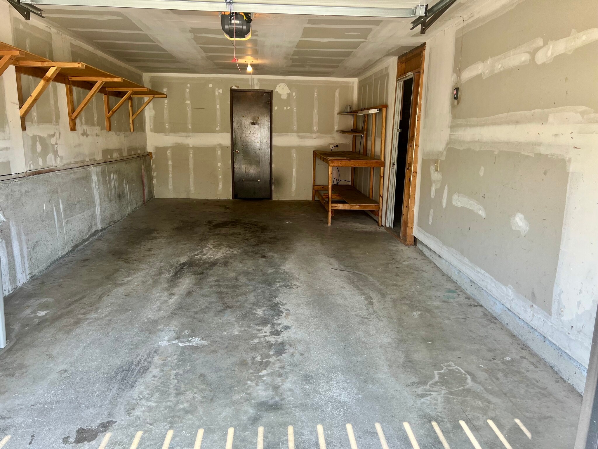 Building Photo - 132 NW Larry St