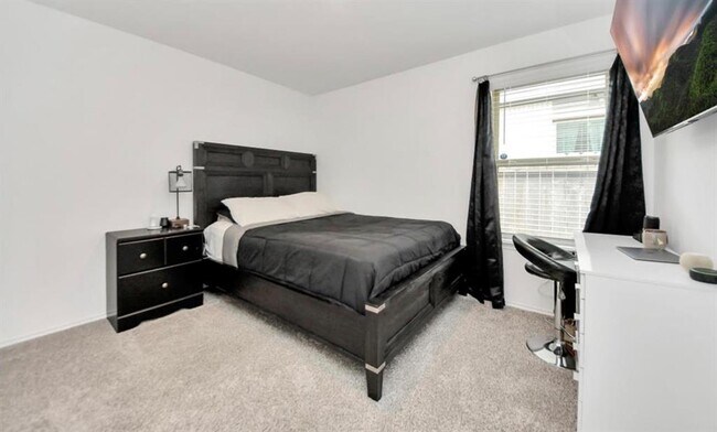 Building Photo - 14634 Cyn Pnes Ln