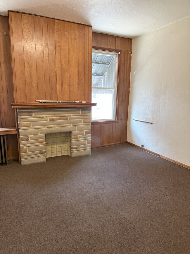 Building Photo - 413 Semple St