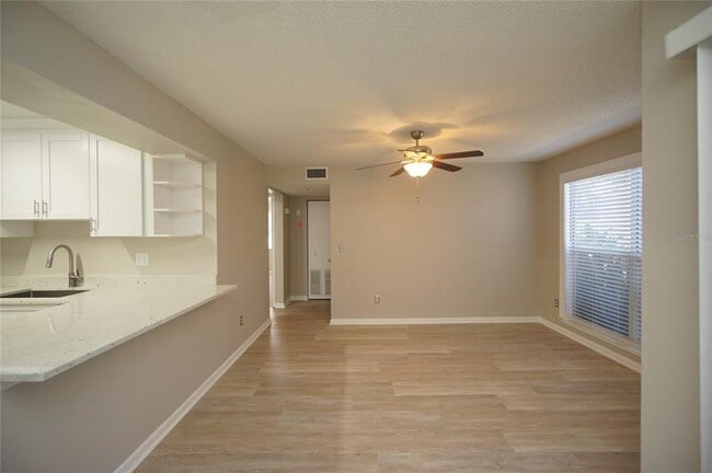 Building Photo - 603 S Melville Ave
