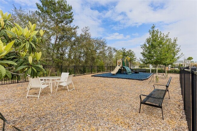Building Photo - 819 Liliana Dr