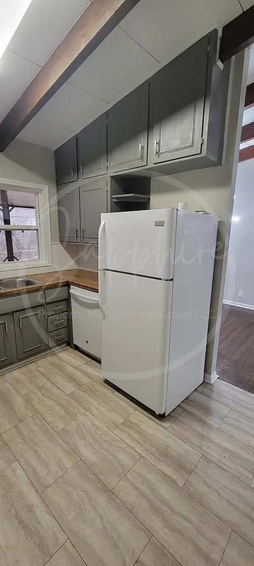 Building Photo - 2815 S Collin Ave