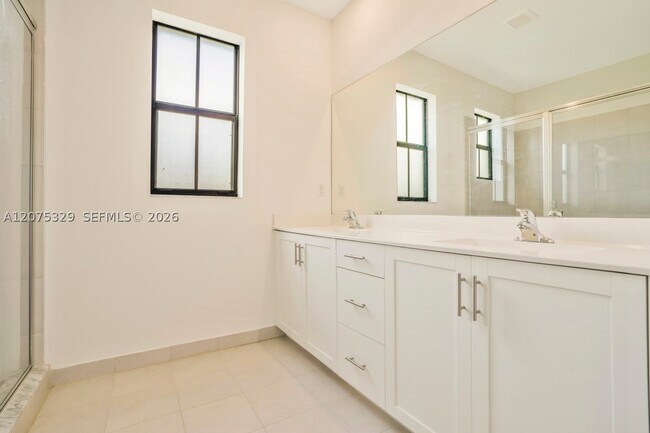 Building Photo - 1636 SW 29th St