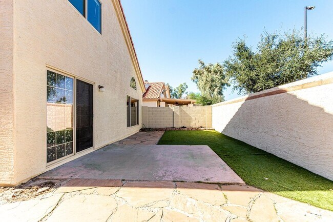 Building Photo - 1538 E Laurel Ave
