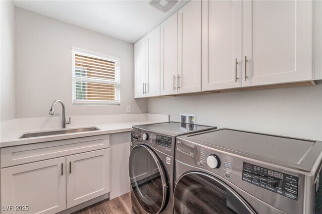 Building Photo - 10602 Enridge Ave