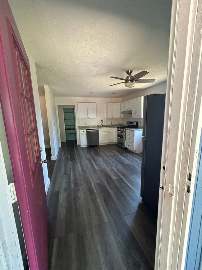 Building Photo - Quaint 1 Bedroom near Condon Park