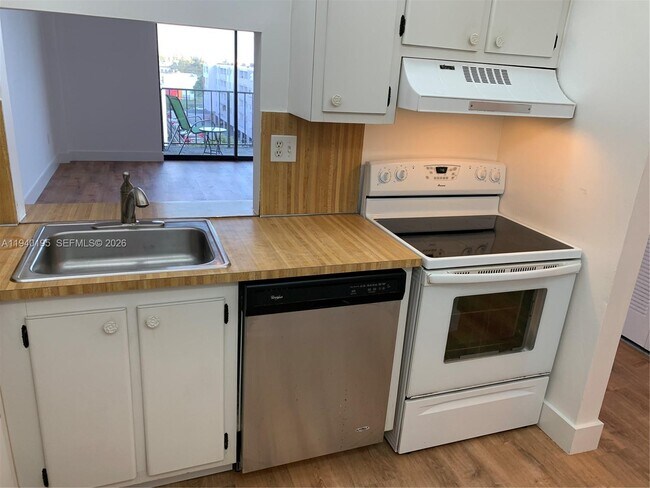 Building Photo - 16751 NE 9th Ave