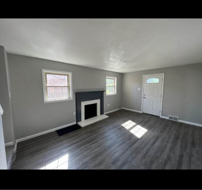 Building Photo - 5368 Baptist Rd