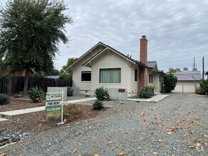 Building Photo - Downtown Loomis / Unique Retro-Style Home ...