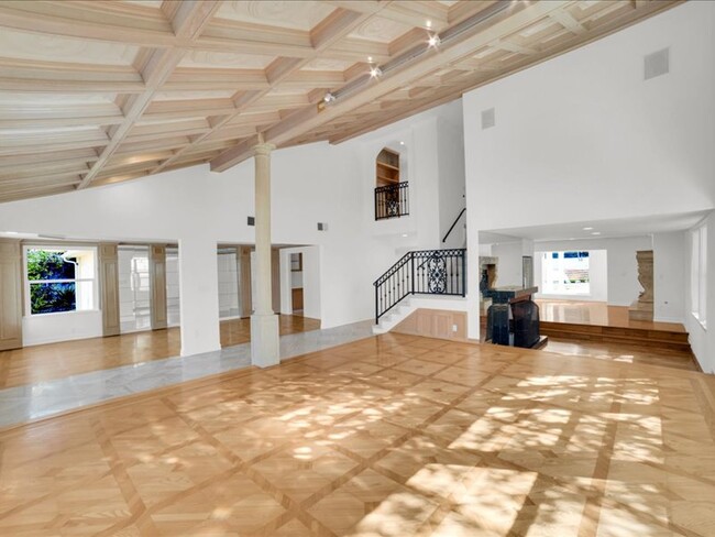 Building Photo - 9654 Wendover Dr