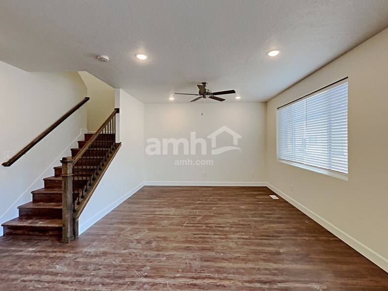 Building Photo - 2431 E Frontier St