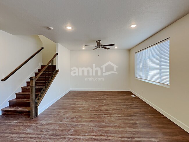 Building Photo - 2431 E Frontier St