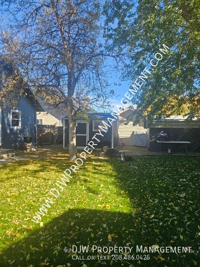 Building Photo - 307 W. 3rd. St -