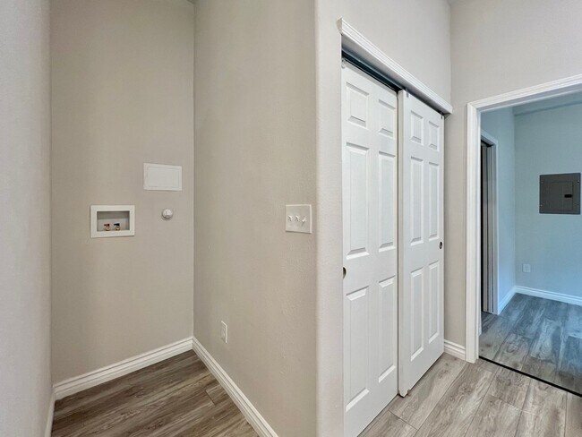 Building Photo - Beautiful 1Bd/1Ba Walking Distance to The Pearl