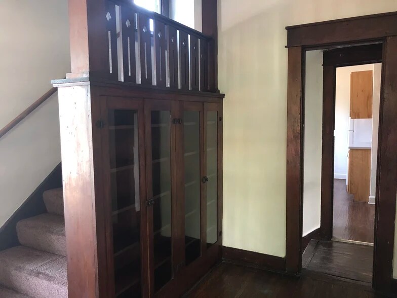 Building Photo - 518 E 2nd St