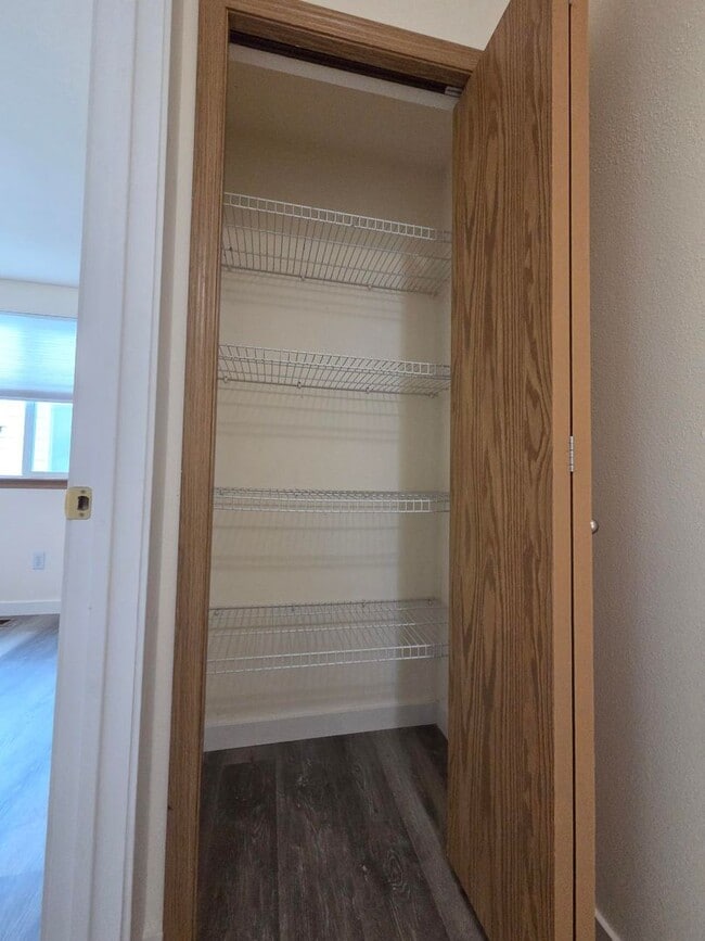 Building Photo - Beautifully updated home!