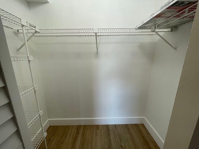 Building Photo - ANNUAL RENTAL -  1 BED / 1 BATH CONDO AT M...