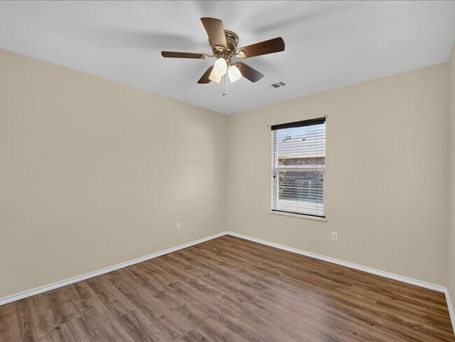 Building Photo - 2313 Belmont Park Dr