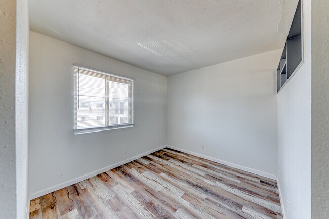 Building Photo - 2437 Clifford Ave