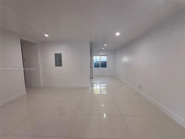 Building Photo - 540 NE 67th St