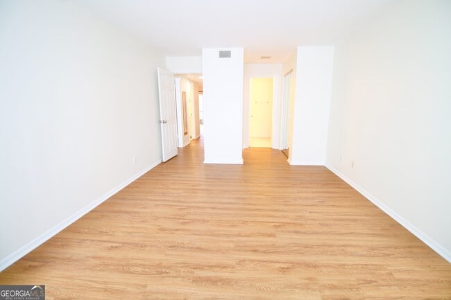 Building Photo - 34 Little Silver Ct