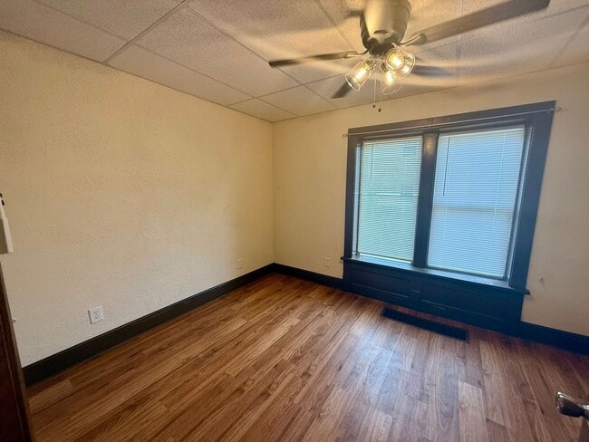 Building Photo - 915 S 3rd Ave