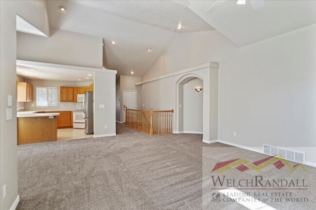 Building Photo - Very Spacious 2 Bedroom 3 Bath Ogden Home