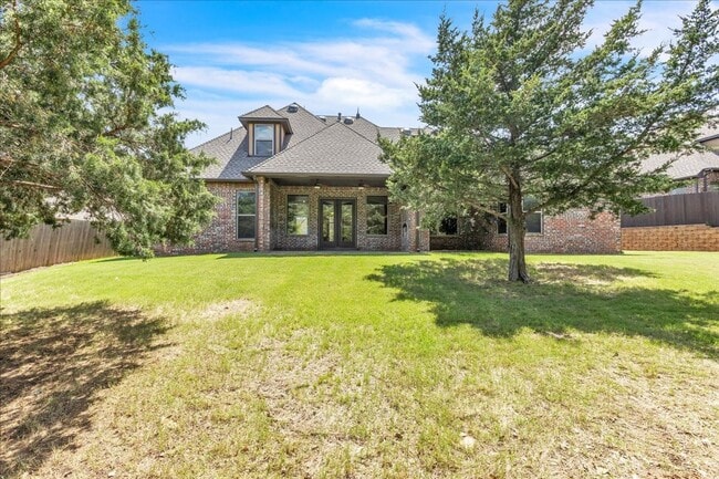 Building Photo - Gorgeous Executive Home - Open Plan - Stor...