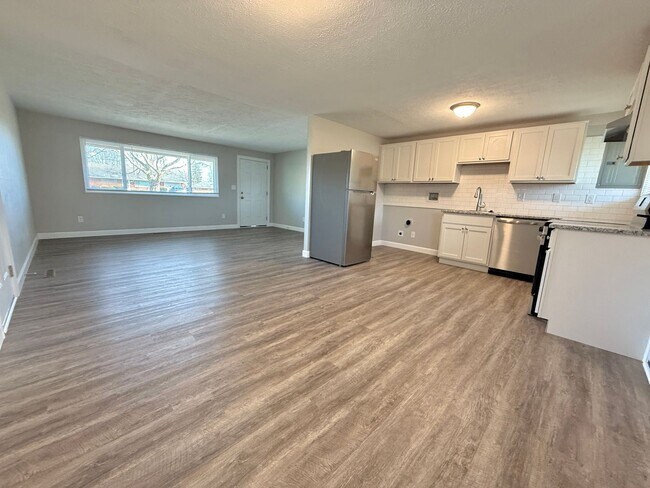 Building Photo - 301 Lesher Dr