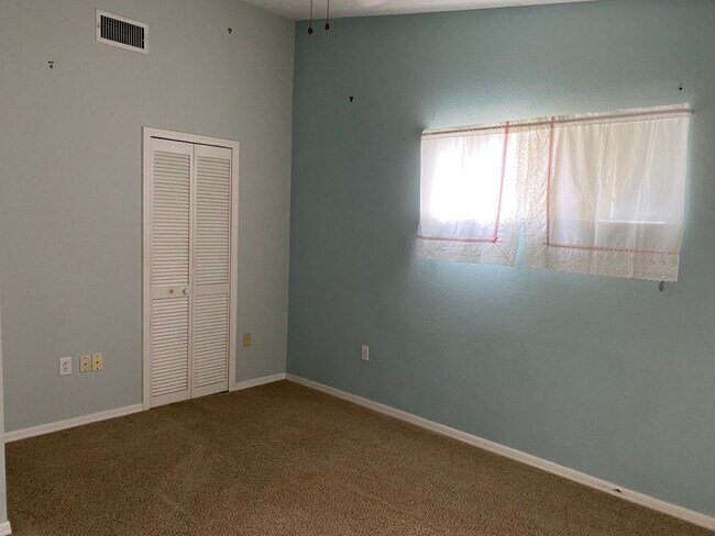 Building Photo - SPACIOUS, FIRST FLOOR CONDO WITH BIG FENCED IN PATIO IN THE LOVELY COMMUNITY OF QUAIL RIDGE!