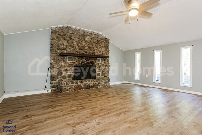 Building Photo - 1923 Biscayne Dr