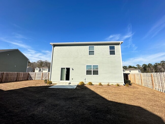 Building Photo - 4 Br/2.5 Bth in The Watergrass Community