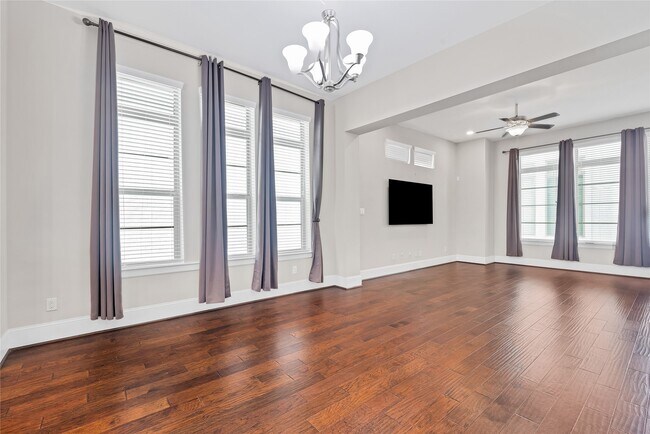 Building Photo - 5451 Larkin St