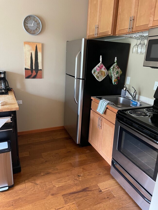 Kitchen - 2411 Peabody St